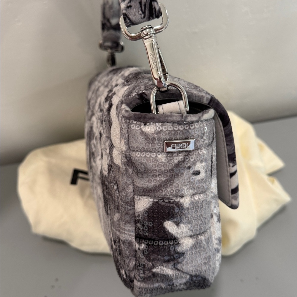 🦄 RARE Fendi Marble custom sequin Baguette Shoulder Bag - Picture 4 of 9